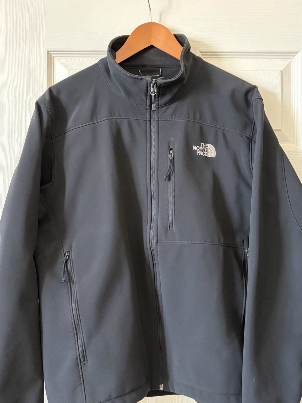 The North Face Men's Black Soft-Shell Performance Jacket